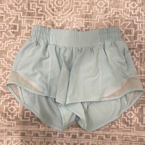 Baby blue Lululemon hotty hots size 4